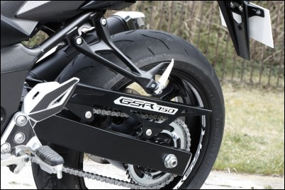 Protège chaîne pour Suzuki GSR750 BJ. 2011-2016