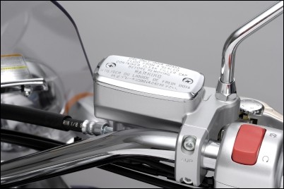 Couverture de cylindre de frein pour Suzuki C1800R BJ. 2008-2012/ C1500T BJ. 2013-2016/ M1500 BJ. 2009-2010/