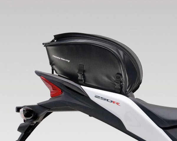 Sacoche originale Honda CBR125R pour siège passager, look carbone