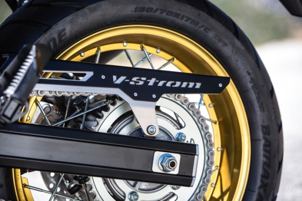 Protège chaîne aluminium pour Suzuki V-Strom 650 BJ. 2017